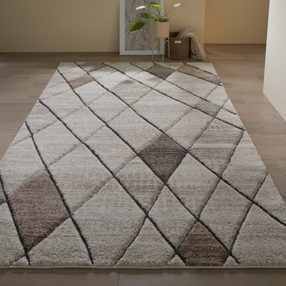 Gio 4928A Geometric Diamond Carved Rug in Cream